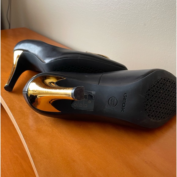 Geox black leather shoes golden heels and brooch size 37 - Picture 5 of 6